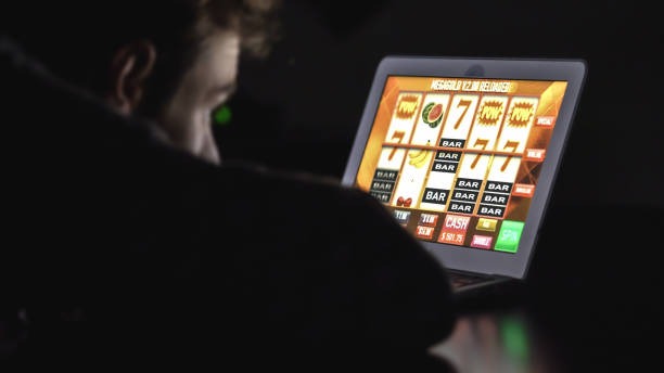 rusia88 Domino QQ live dealer table interface on mobile showing four cards and betting controls